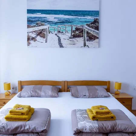Sea View Retreat With 170mbps Wifi And Sunny Balcony