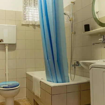 Apartament Sea View Retreat With 170mbps Wifi And Sunny Balcony *