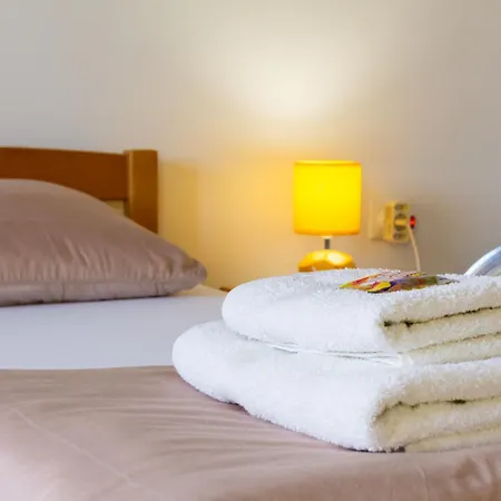 Sea View Retreat With 170mbps Wifi And Sunny Balcony