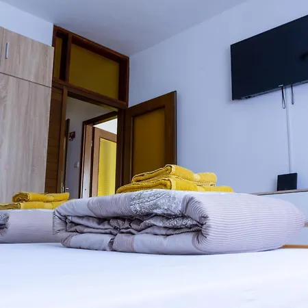 Sea View Retreat With 170mbps Wifi And Sunny Balcony 아파트 카스타브
