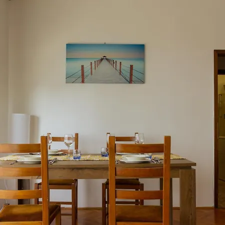 Sea View Retreat With 170mbps Wifi And Sunny Balcony Apartamento