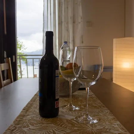 Sea View Retreat With 170mbps Wifi And Sunny Balcony *