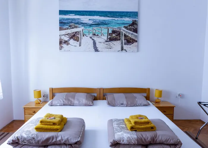 Sea View Retreat With 170mbps Wifi And Sunny Balcony