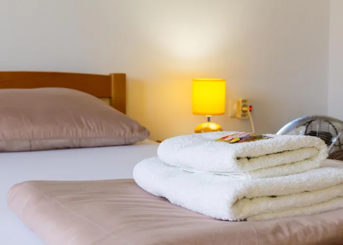 Sea View Retreat With 170mbps Wifi And Sunny Balcony