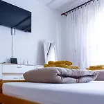 Sea View Retreat With 170mbps Wifi And Sunny Balcony 卡斯塔